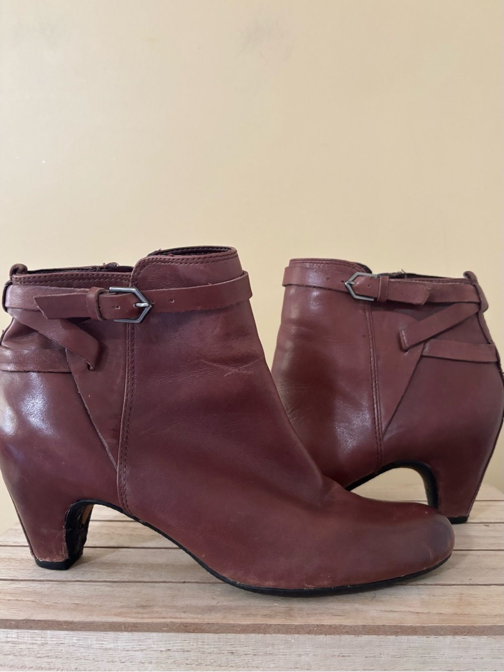 Sam Edelman| Reddish-Brown Leather Moto Ankle Boots w/Buckle Detail Sz 7